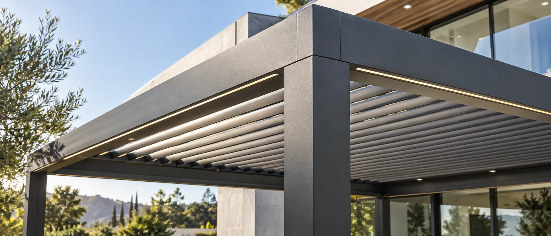 Insulated aluminum patio cover roof detail